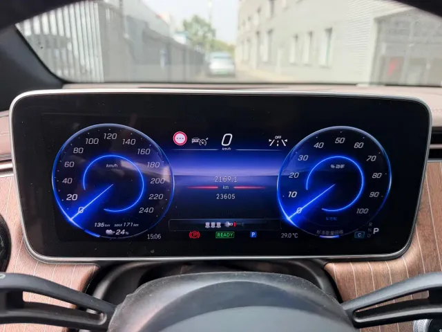 Mercedes-Benz EQE SUV — Фото автомобиля 9
