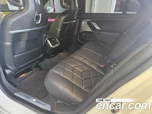 BMW 7 Series G70 — Фото автомобиля 11
