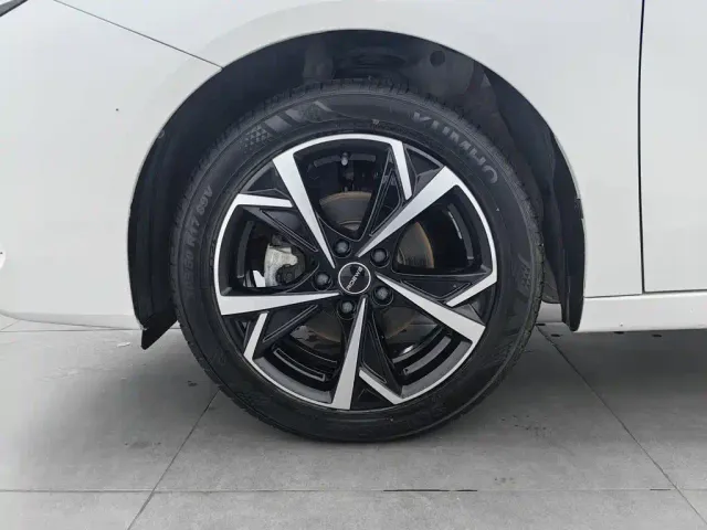 Roewe i5 — Фото автомобиля 17