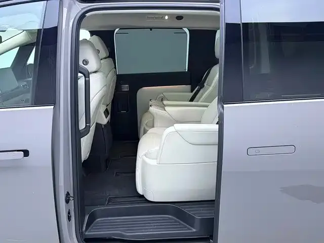 Li Auto MEGA — Фото автомобиля 8