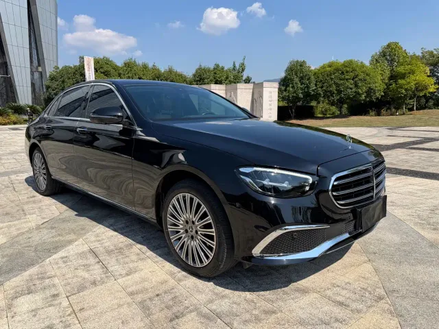 Mercedes-Benz E-Class — Фото автомобиля 3