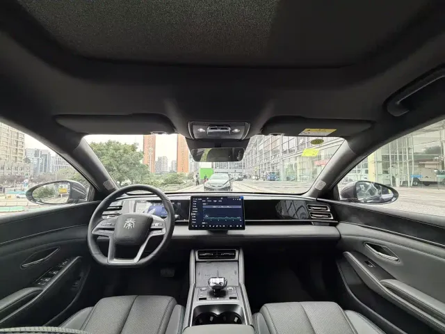 BYD Qin L — Фото автомобиля 17