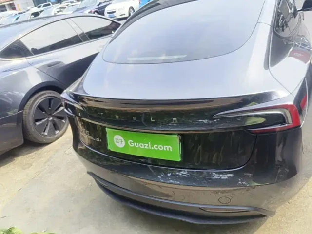 Tesla Model 3 — Фото автомобиля 5