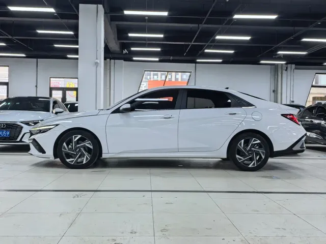 Hyundai Elantra — Фото автомобиля 7