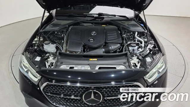 Mercedes-Benz E-Class — Фото автомобиля 6