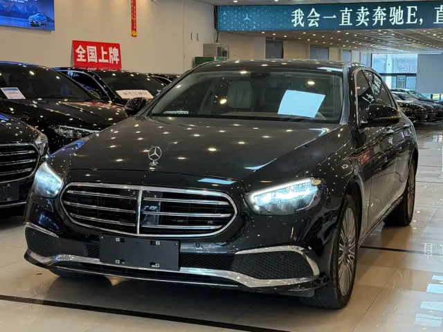Mercedes-Benz E-Class — Фото автомобиля 3