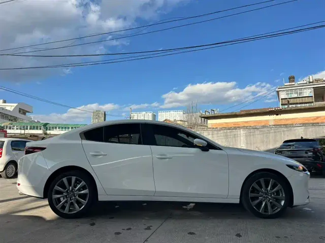 Mazda Axela — Фото автомобиля 6
