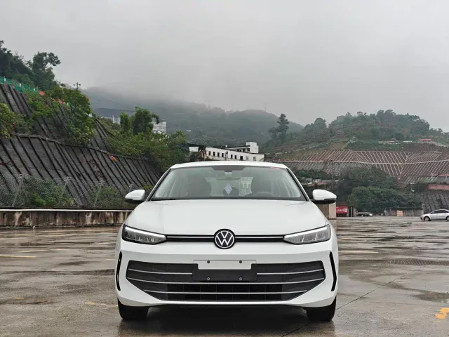 Volkswagen Lavida — Фото автомобиля 2