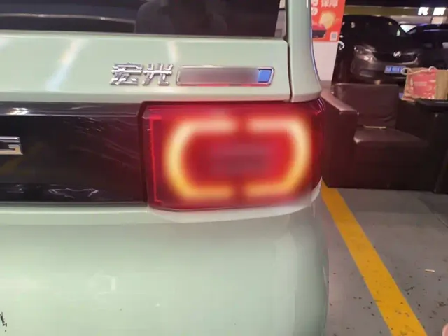 Wuling Hongguang Mini EV — Фото автомобиля 7