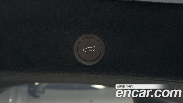 Tesla Model Y — Фото автомобиля 8