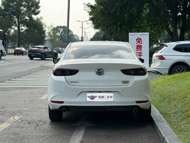 Mazda Axela — Фото автомобиля 5