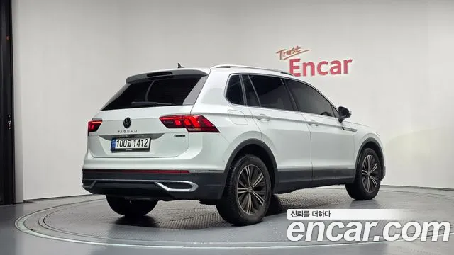 Volkswagen Tiguan Tiguan 2 поколение 2.0 TDI 4Motion Premium — Фото автомобиля 2