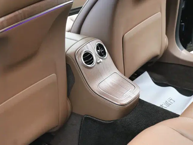 Mercedes-Benz E-Class — Фото автомобиля 20