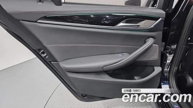 BMW 5 Series G30 — Фото автомобиля 14