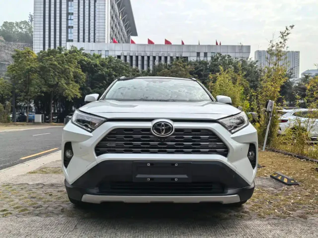 Toyota RAV4 — Фото автомобиля 3