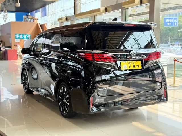 Toyota Alphard — Фото автомобиля 26
