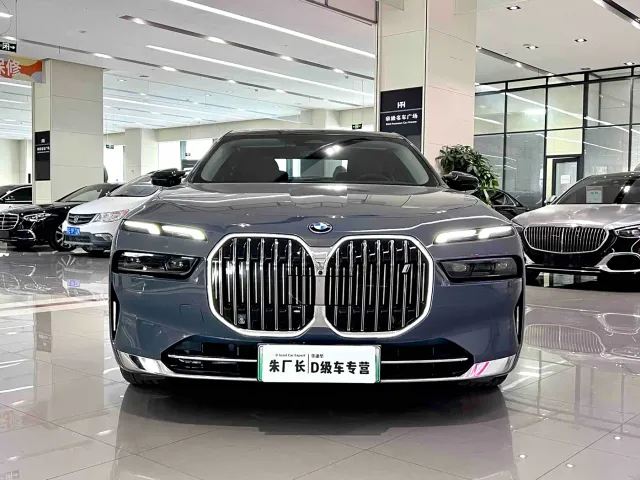 BMW i7 — Фото автомобиля 2