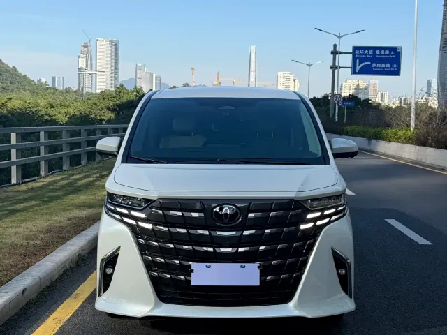 Toyota Alphard — Фото автомобиля 2
