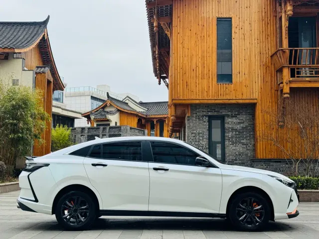 Dongfeng Yixuan — Фото автомобиля 5