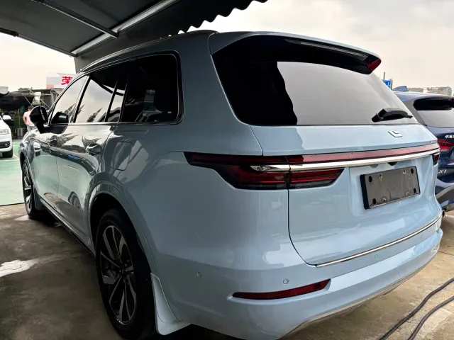Li Auto ONE — Фото автомобиля 17