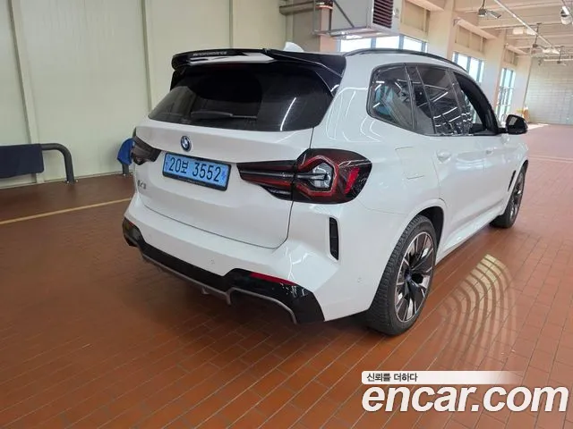 BMW iX3 G08 (2020–2024) — Фото автомобиля 4