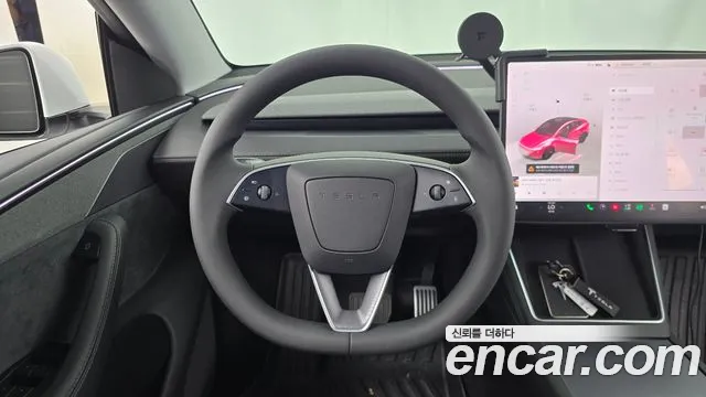 Tesla Model Y — Фото автомобиля 11