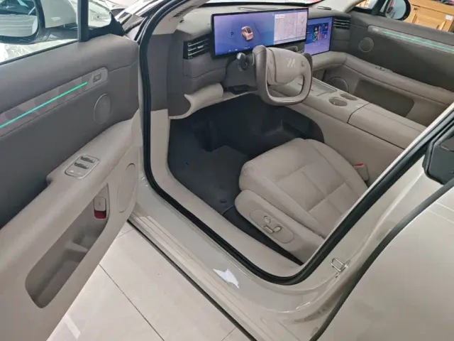 IM Motors LS6 — Фото автомобиля 11