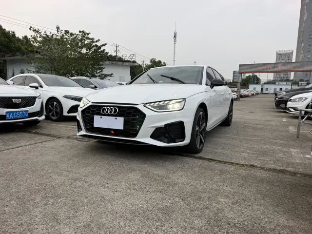 Фотография автомобиля — Audi A4L