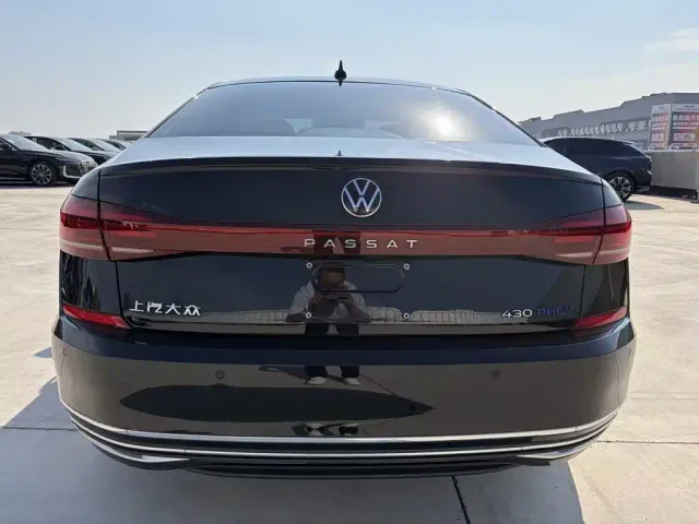 Volkswagen Passat — Фото автомобиля 7