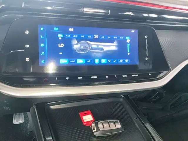 Dongfeng Yixuan MAX — Фото автомобиля 12