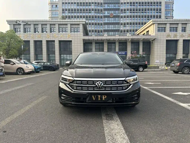 Фотография автомобиля — Volkswagen Sagitar
