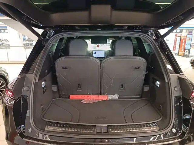 Li Auto L8 — Фото автомобиля 18