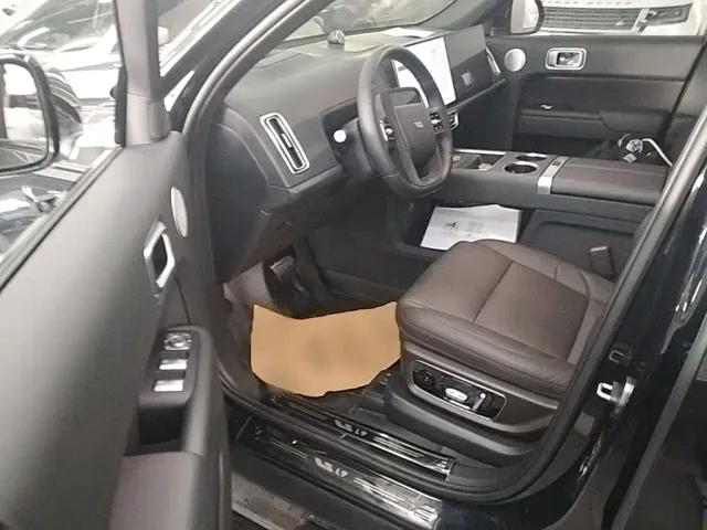 Li Auto L9 — Фото автомобиля 15
