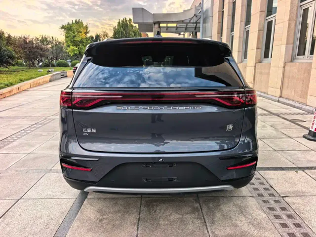 BYD Tang — Фото автомобиля 5