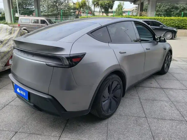 Tesla Model Y — Фото автомобиля 3