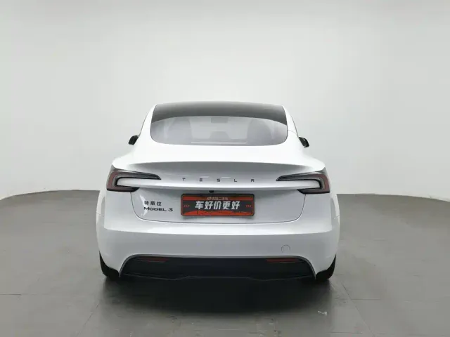 Tesla Model 3 — Фото автомобиля 4