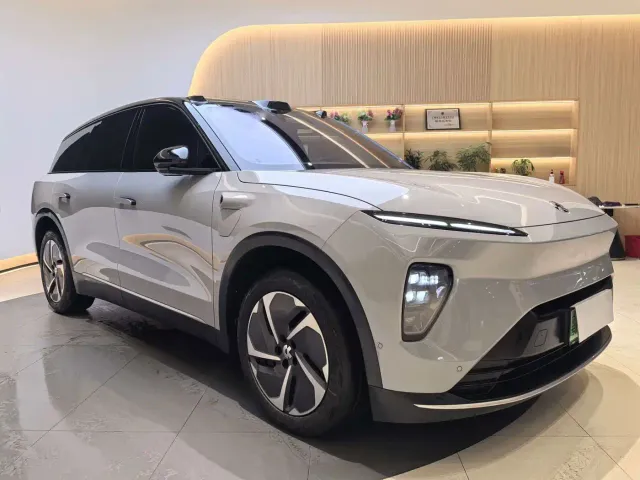Nio ES8 — Фото автомобиля 3