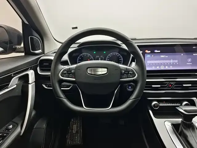 Geely Binyue — Фото автомобиля 8