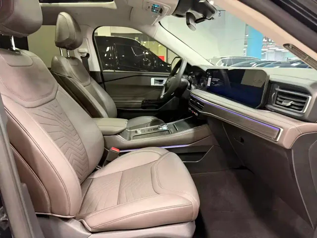 Ford Explorer — Фото автомобиля 12
