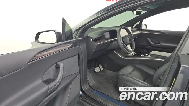 Tesla Model X — Фото автомобиля 10