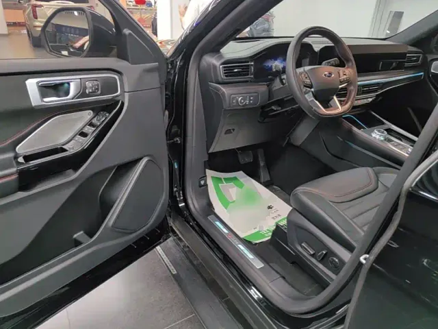 Ford Explorer — Фото автомобиля 15