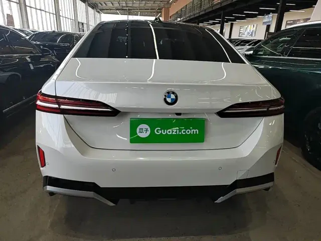 BMW 5 Series — Фото автомобиля 5