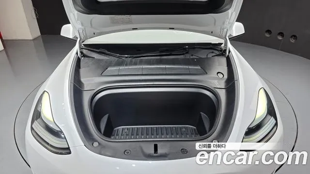 Tesla Model Y — Фото автомобиля 9
