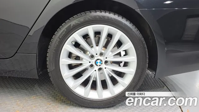 BMW 5 Series G30 — Фото автомобиля 21