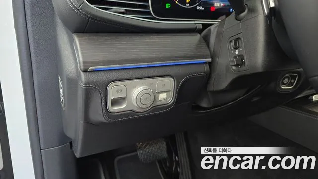Mercedes-Benz GLE-Class — Фото автомобиля 28