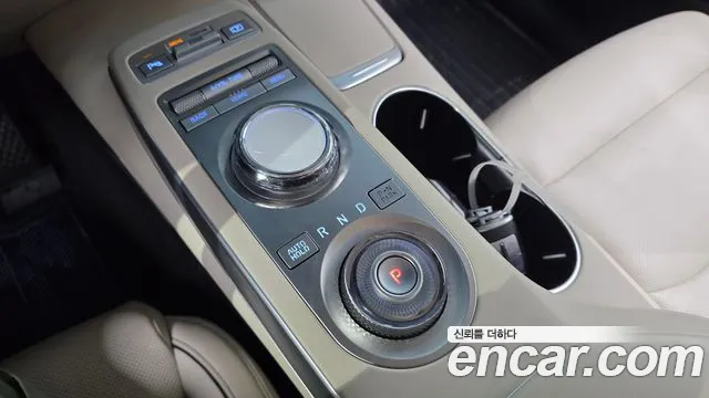 Genesis GV70 — Фото автомобиля 12