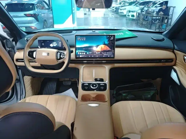 Geely Galaxy Starship 7 EM-i — Фото автомобиля 9