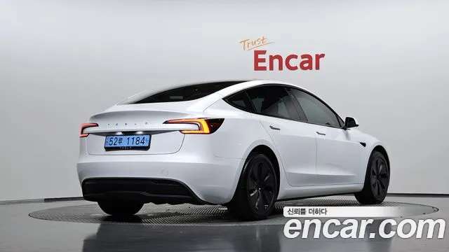 Tesla Model 3 — Фото автомобиля 2