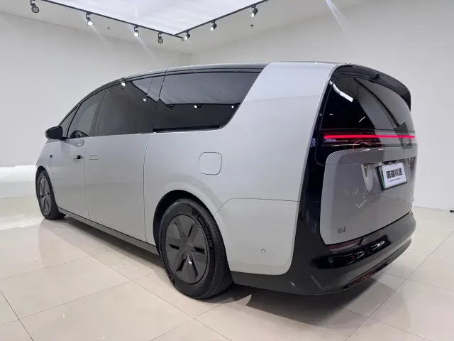 Li Auto MEGA — Фото автомобиля 6