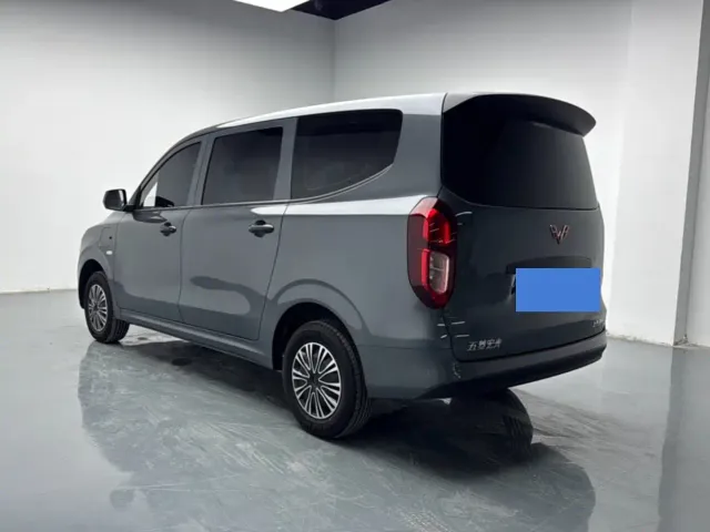 Wuling Hongguang — Фото автомобиля 19